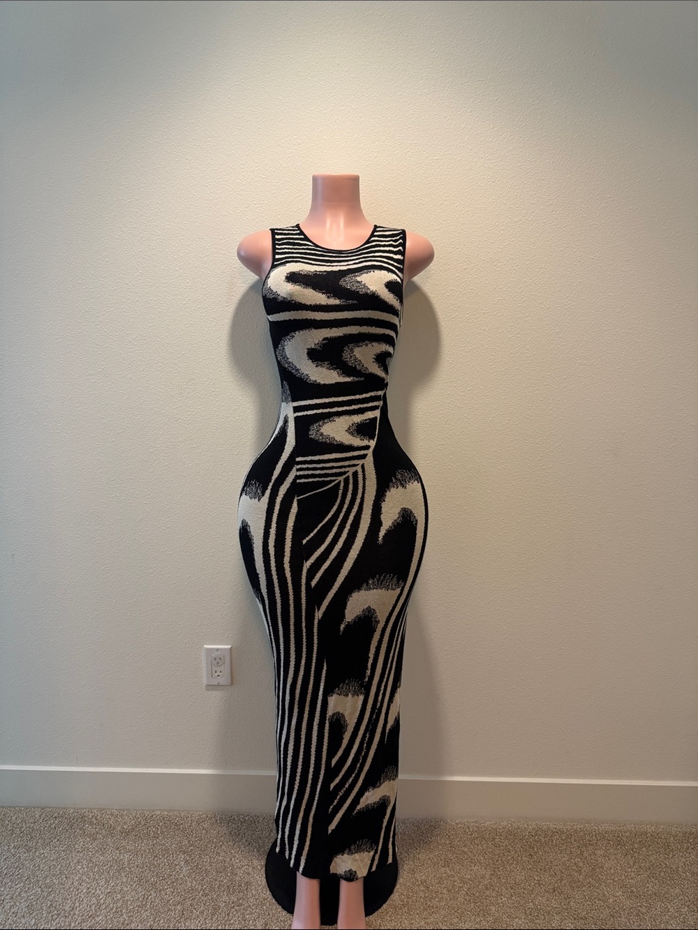 Fashion Nova Black & White Abstract Print Maxi Dress